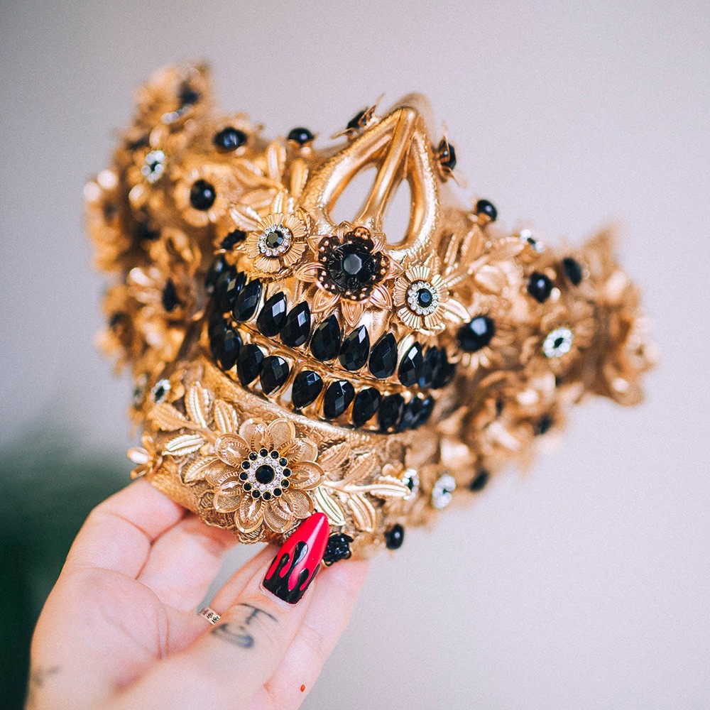 Halloween Gold Skull Mask with Jewelry